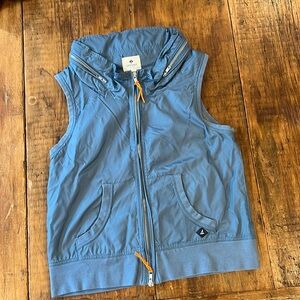 Women’s Sperry Hideaway lined vest. Hoodie in collar. Excellent condition. Sz M